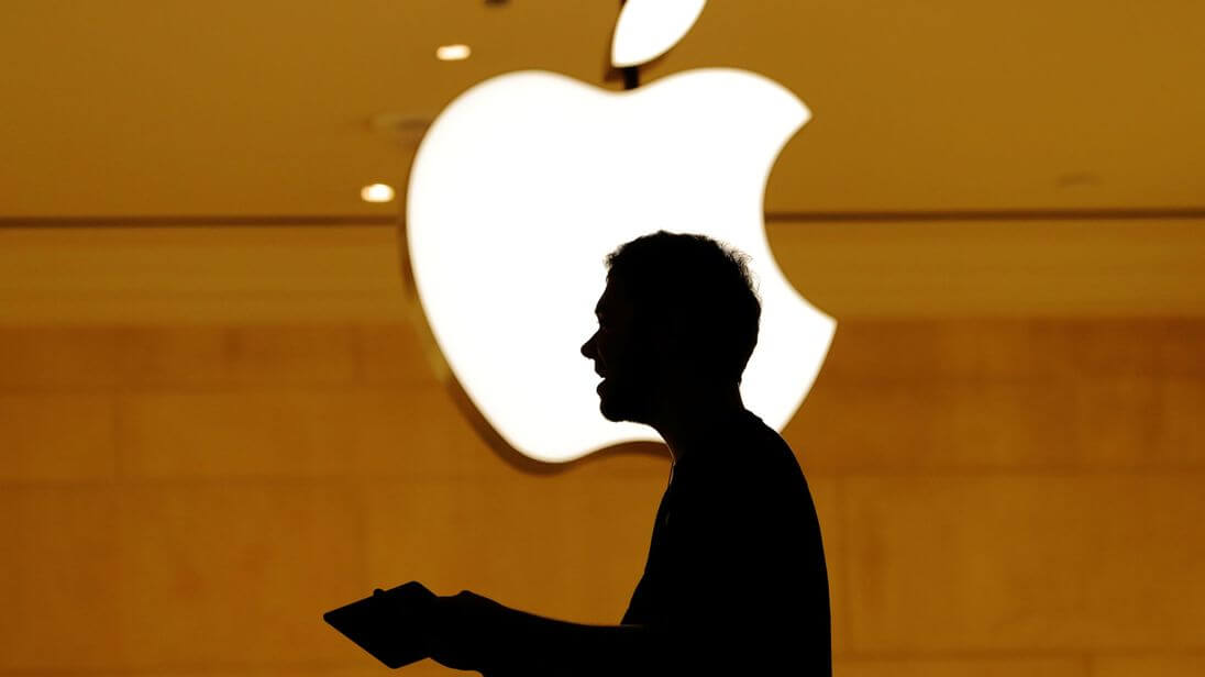 Un adolescente accede y roba datos de Apple